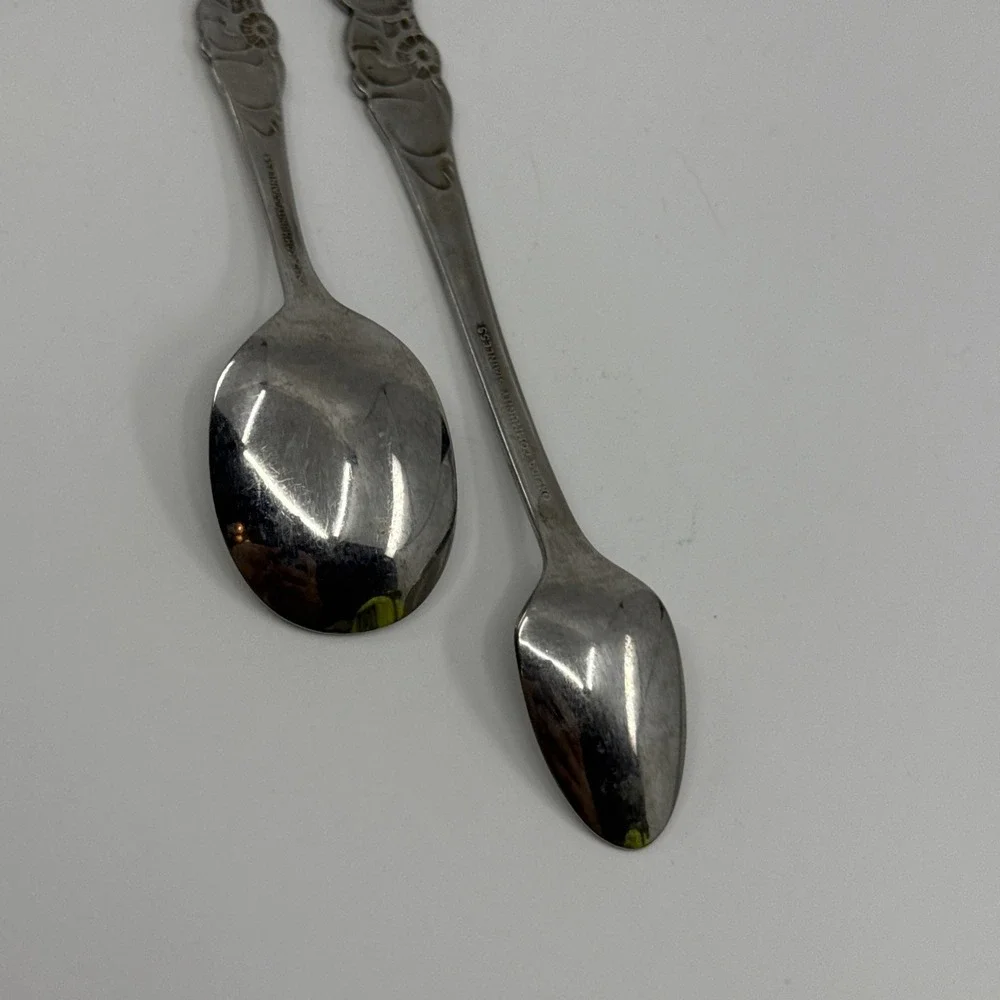 2‎ Oneida Community Stainless Baby Bunny Rabbit Spoon 4